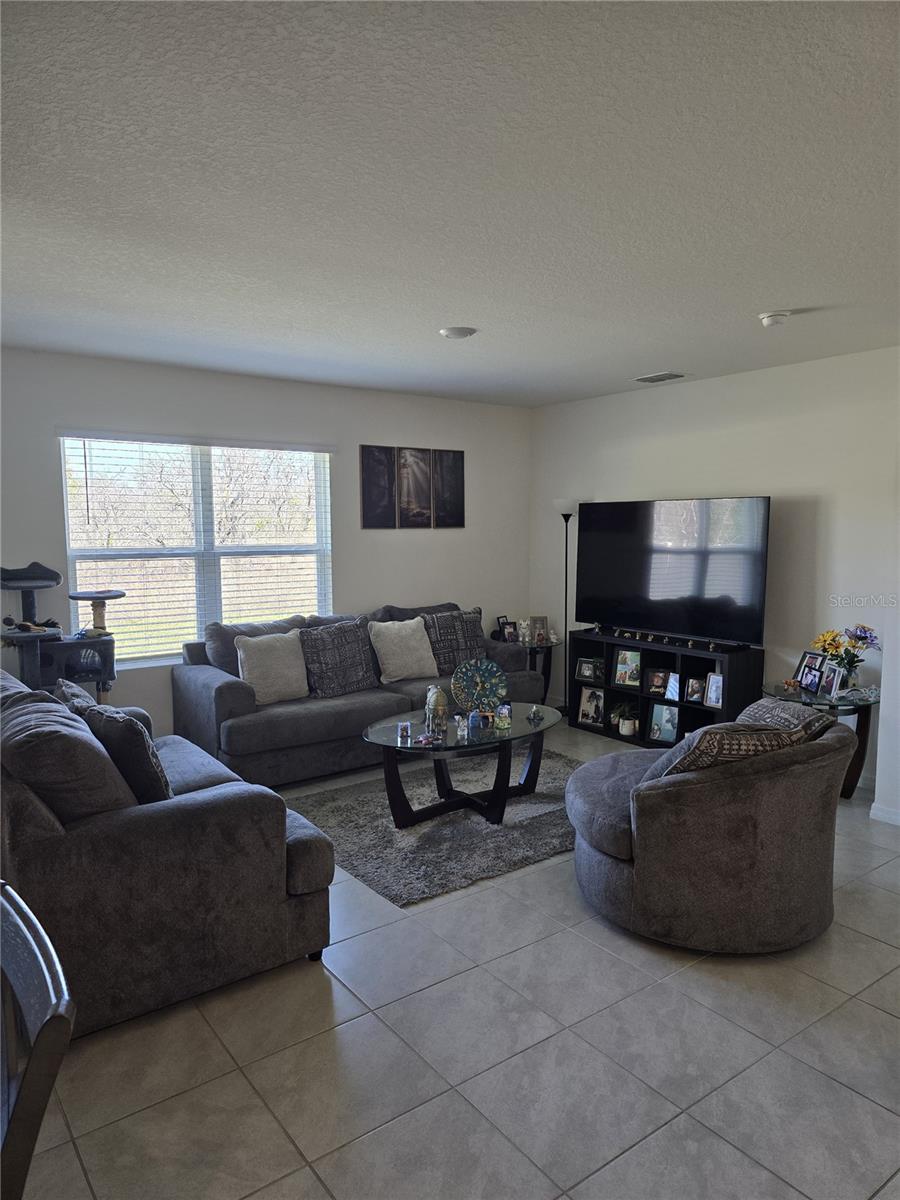 Image 3 of 4 For 873 Ambleside Drive