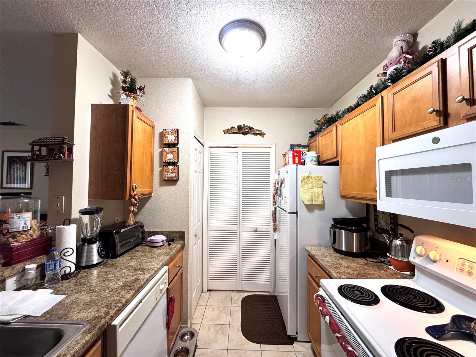 Image 6 of 13 For 5550 Michigan Street 2112