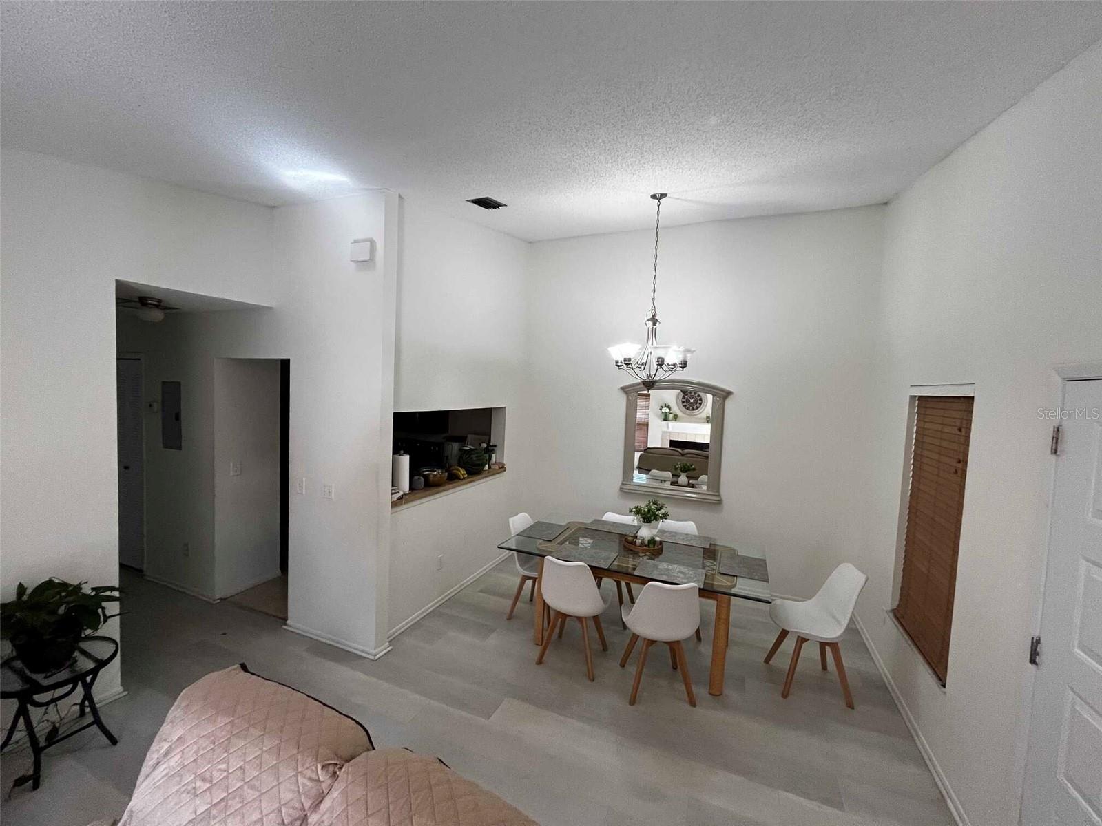 Image 6 of 17 For 708 Northlake Drive 7