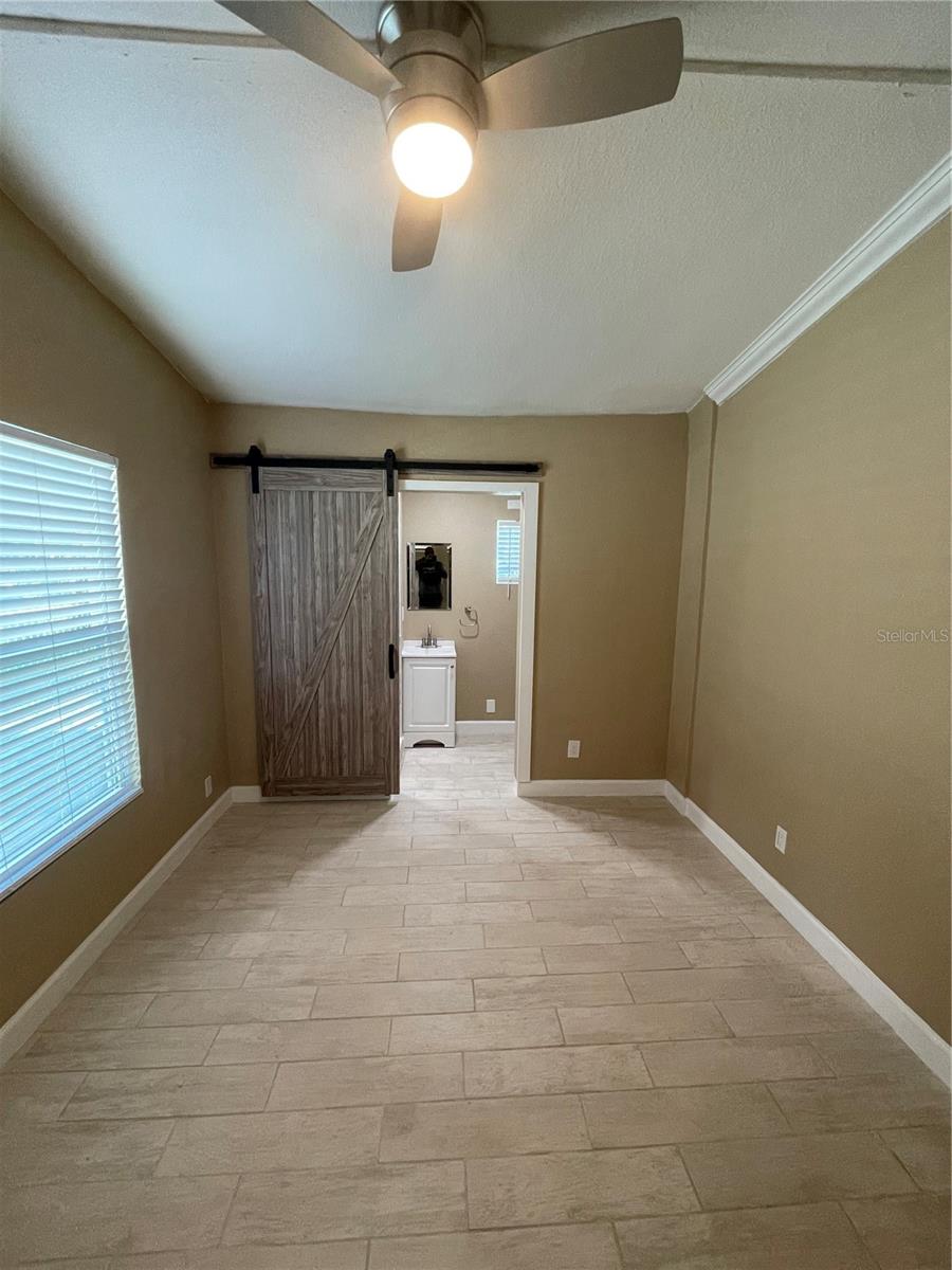 Image 7 of 11 For 136 Academy Avenue