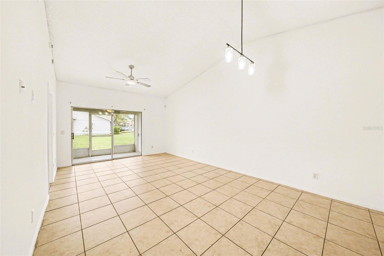 Image 10 of 28 For 14657 Laguna Beach Circle