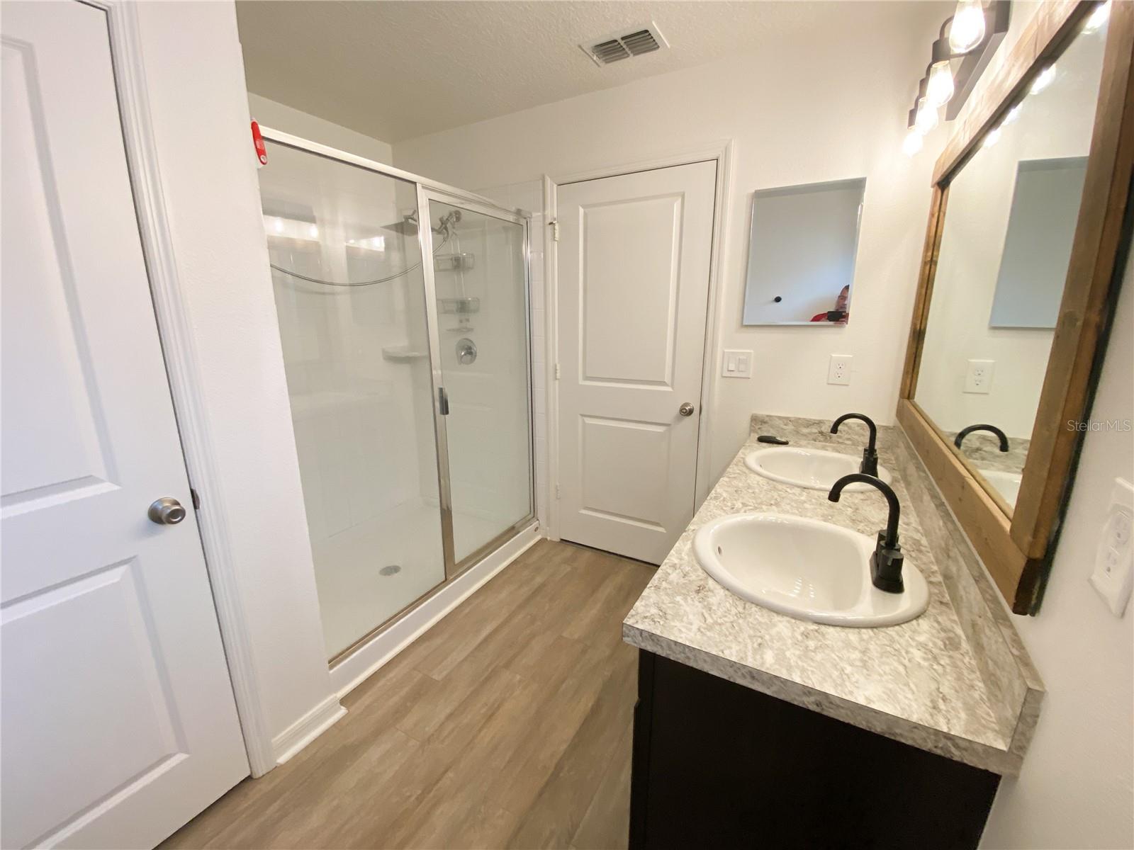 Image 13 of 38 For 4637 Glencrest Loop