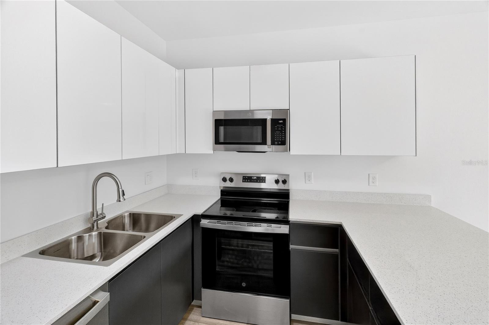 Image 13 of 27 For 1611 29th Road 3