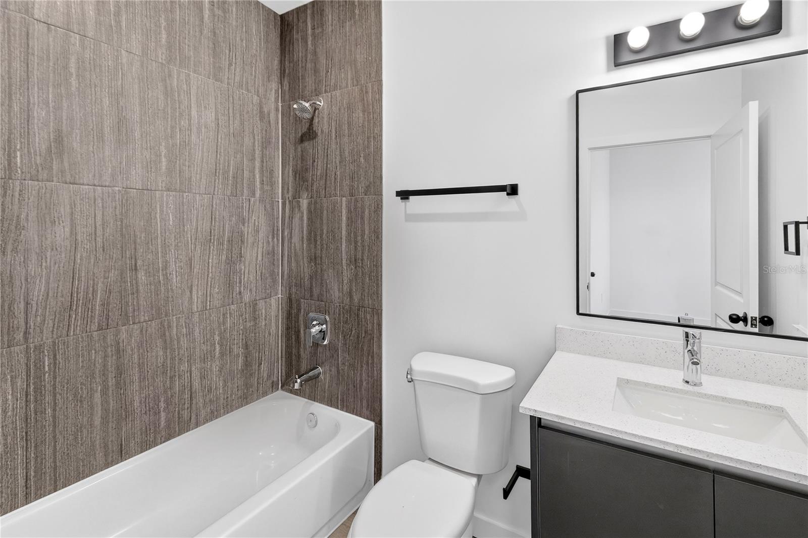 Image 3 of 27 For 1611 29th Road 3