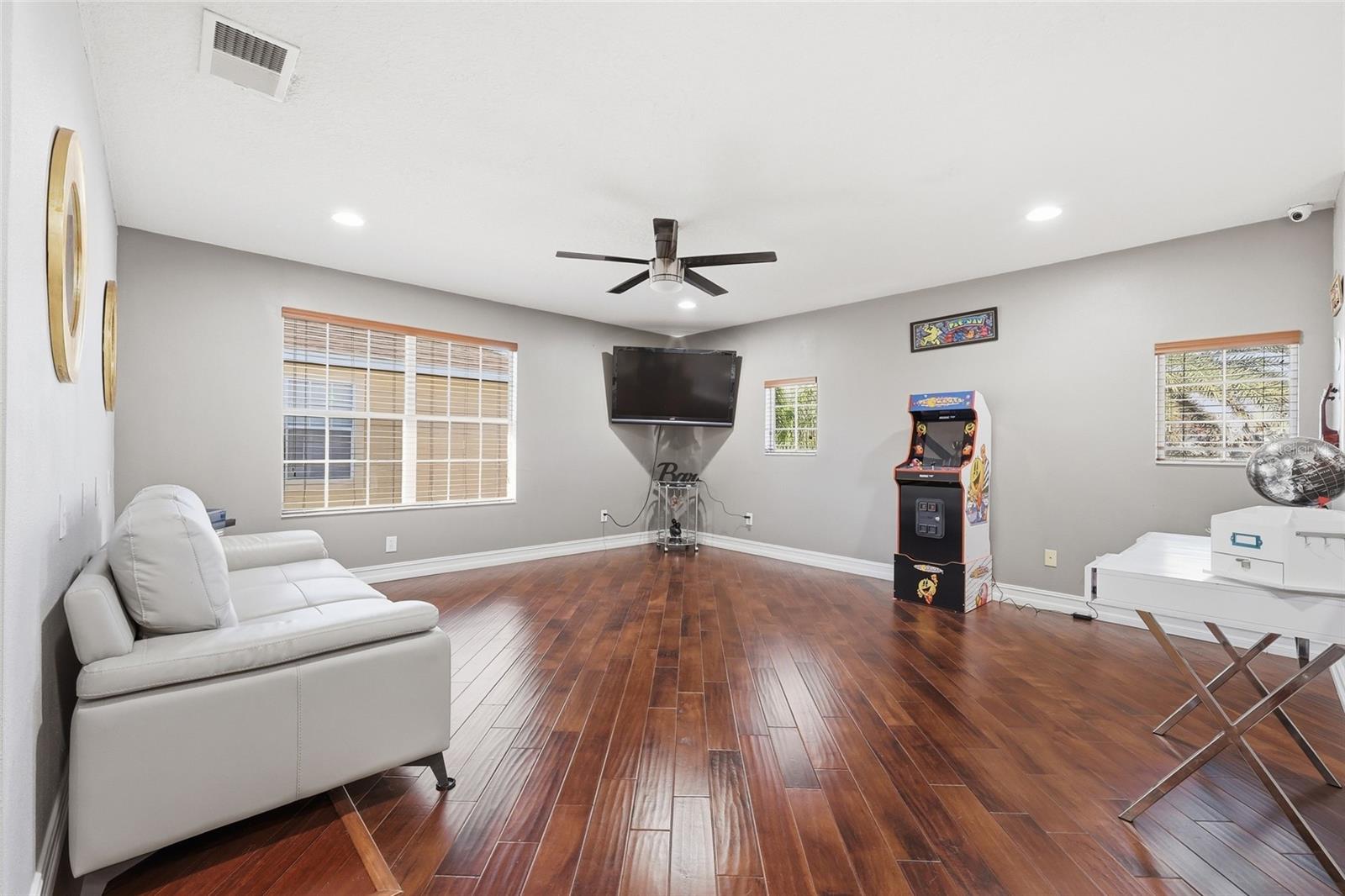 Image 36 of 50 For 9168 Lake Avon Drive