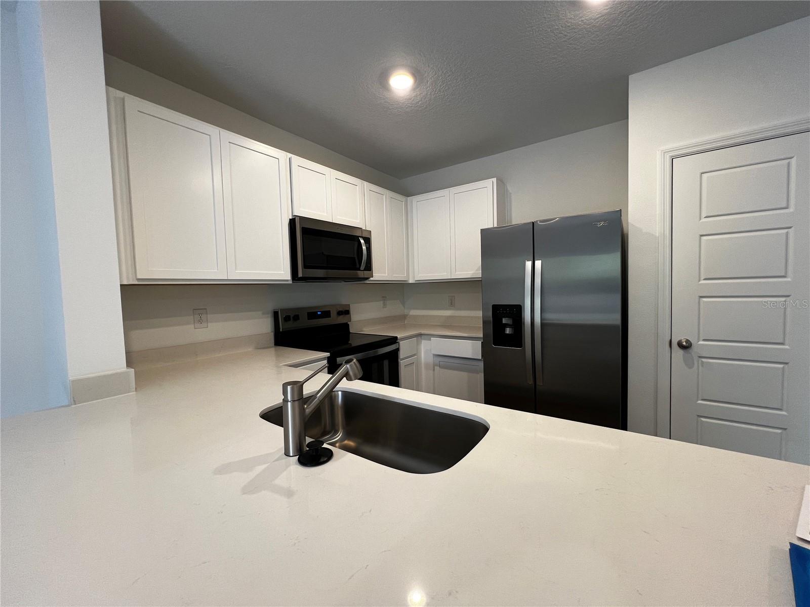 Image 4 of 24 For 2959 Canary Avenue