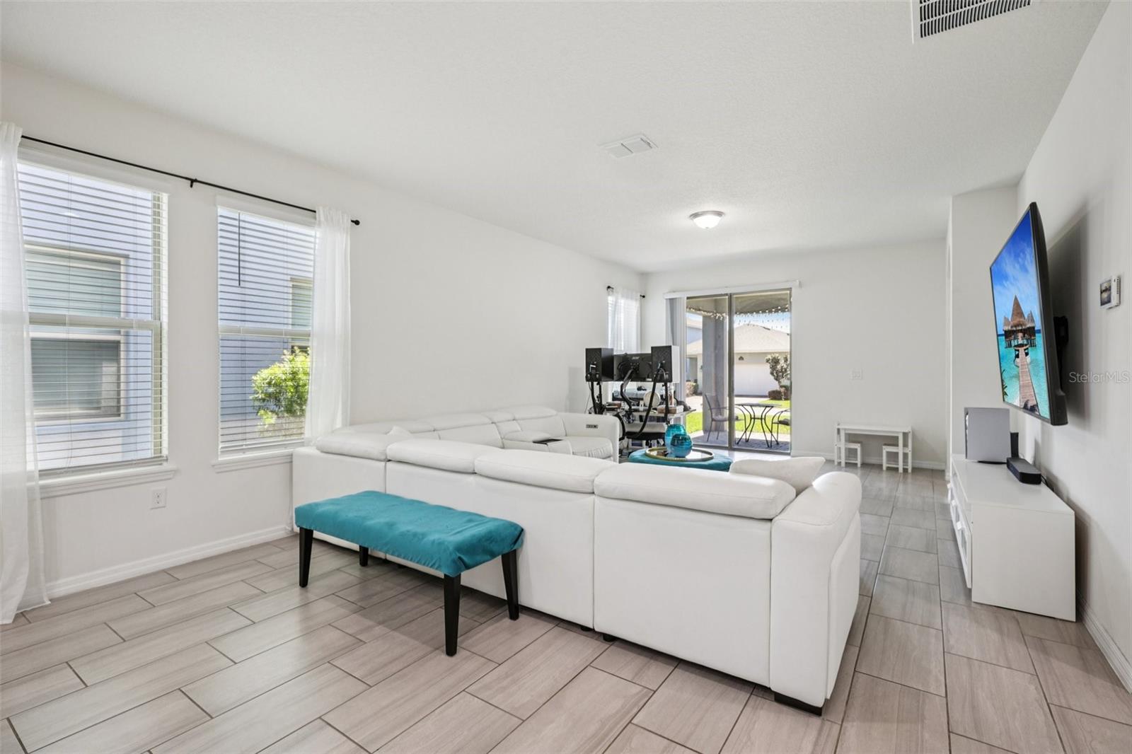 Image 10 of 50 For 16385 Admirals Cove Lane