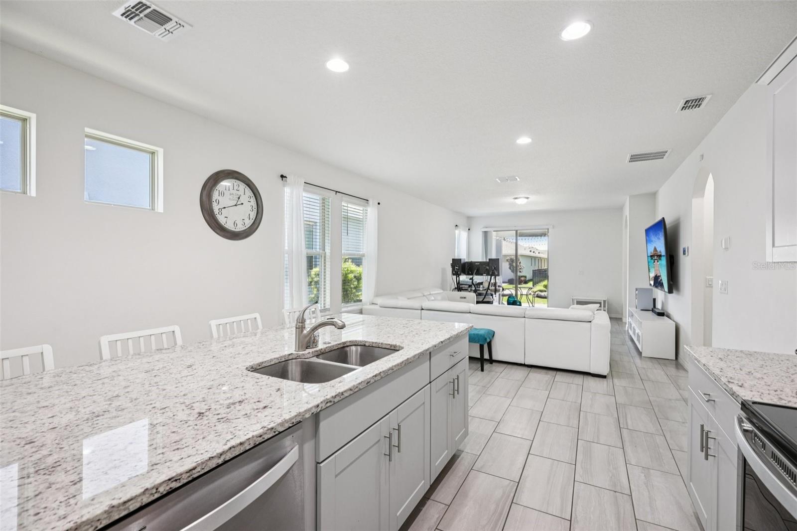 Image 17 of 50 For 16385 Admirals Cove Lane