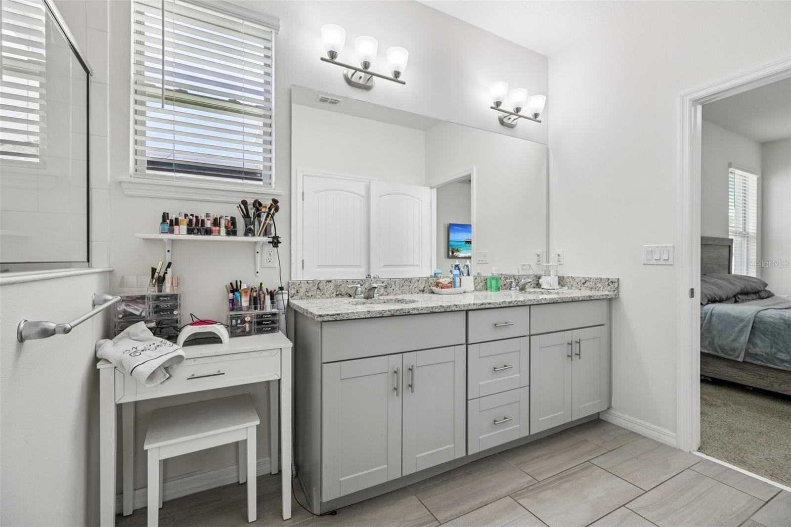 Image 31 of 50 For 16385 Admirals Cove Lane