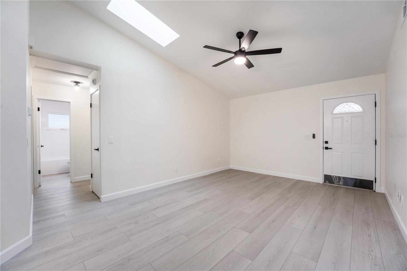 Image 11 of 28 For 104 Glenwood Avenue