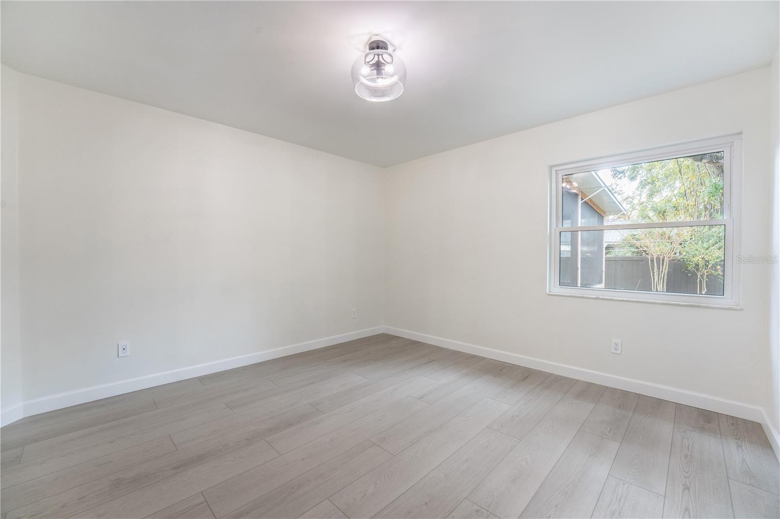 Image 13 of 28 For 104 Glenwood Avenue