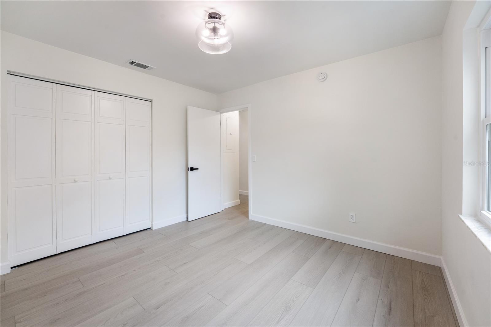 Image 21 of 28 For 104 Glenwood Avenue