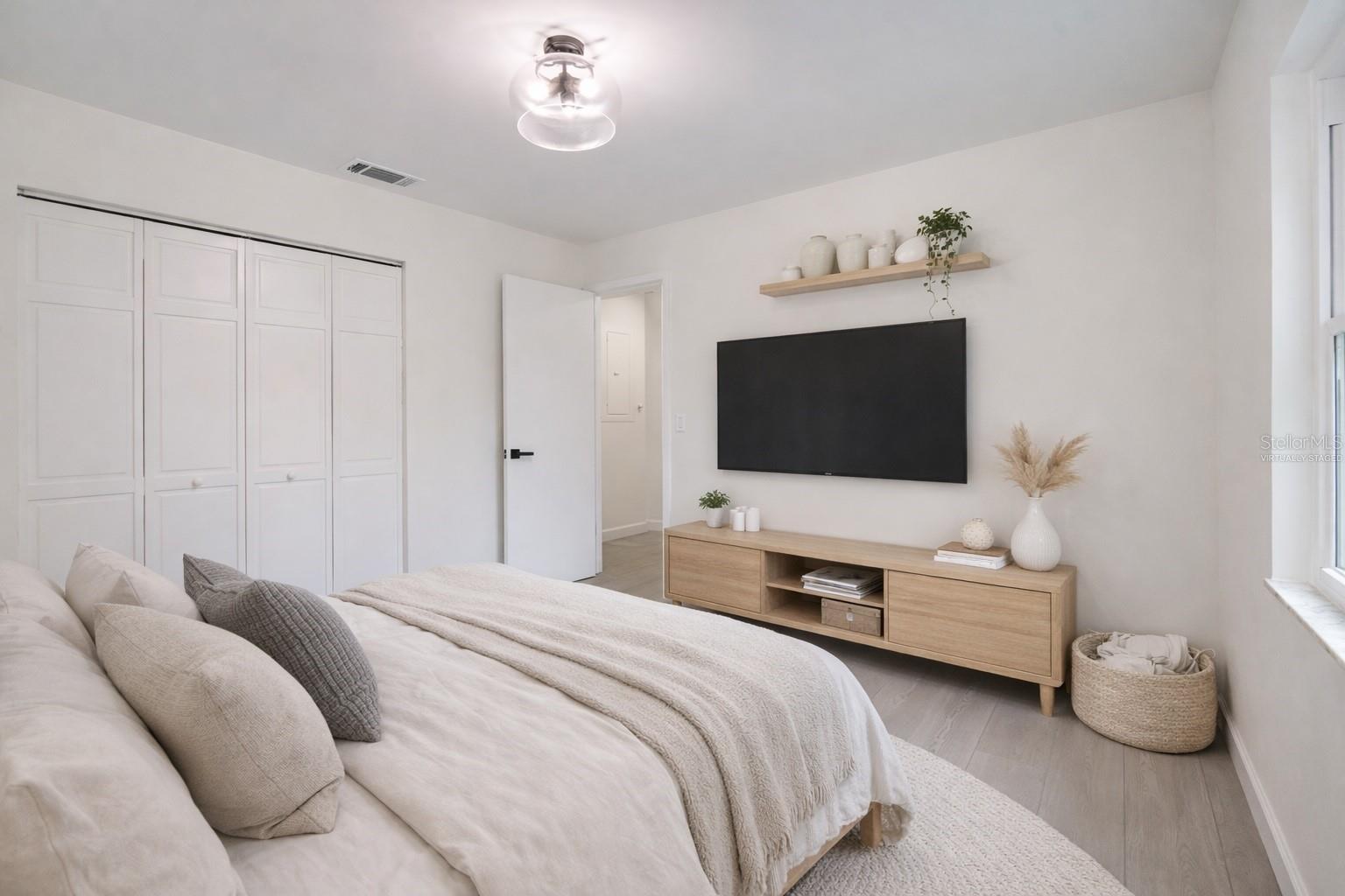 Image 22 of 28 For 104 Glenwood Avenue