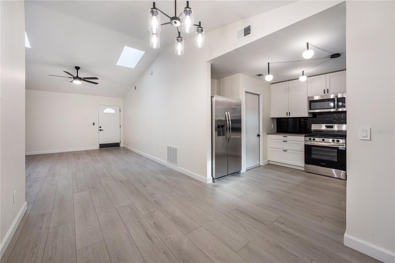 Image 8 of 28 For 104 Glenwood Avenue