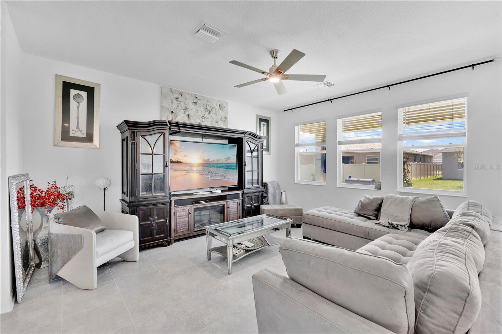 Image 6 of 37 For 4212 Pebbles Throw Drive