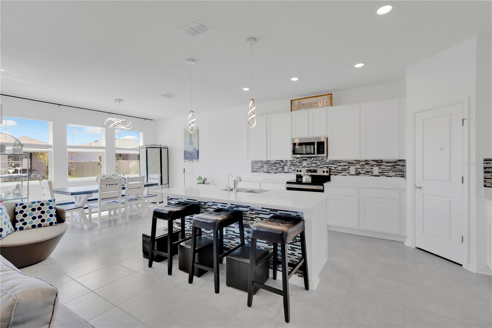 Image 7 of 37 For 4212 Pebbles Throw Drive