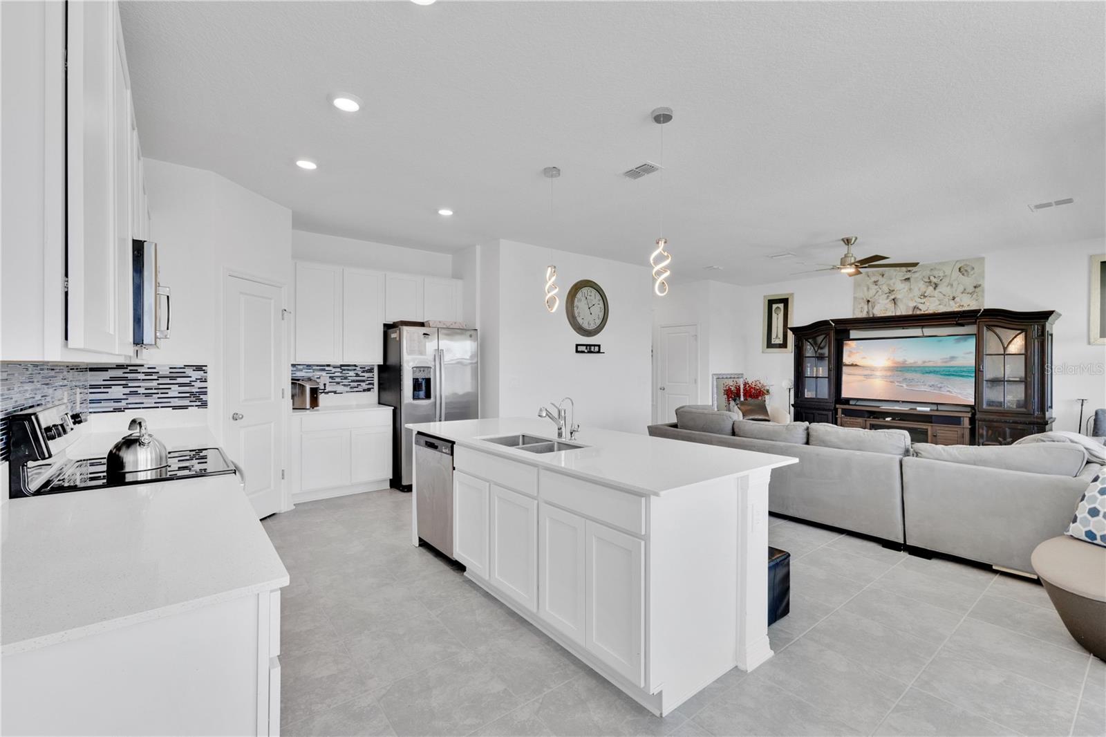 Image 9 of 37 For 4212 Pebbles Throw Drive