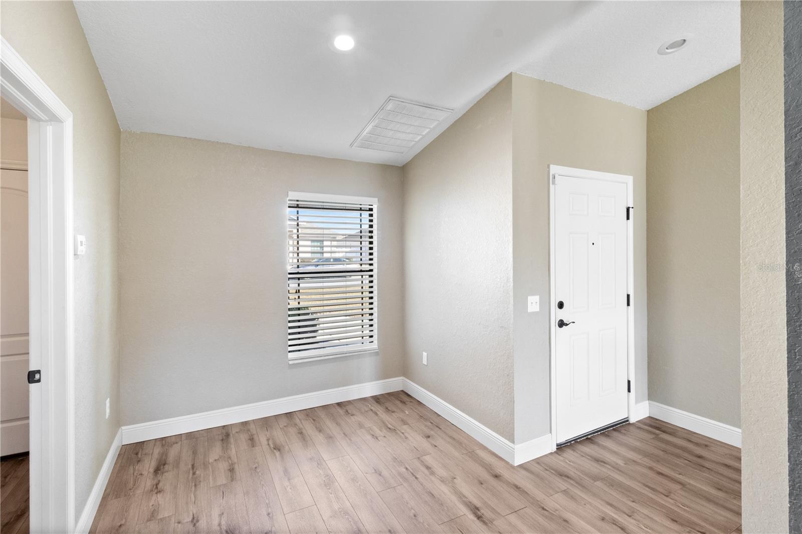 Image 11 of 43 For 4749 Magnolia Preserve Avenue