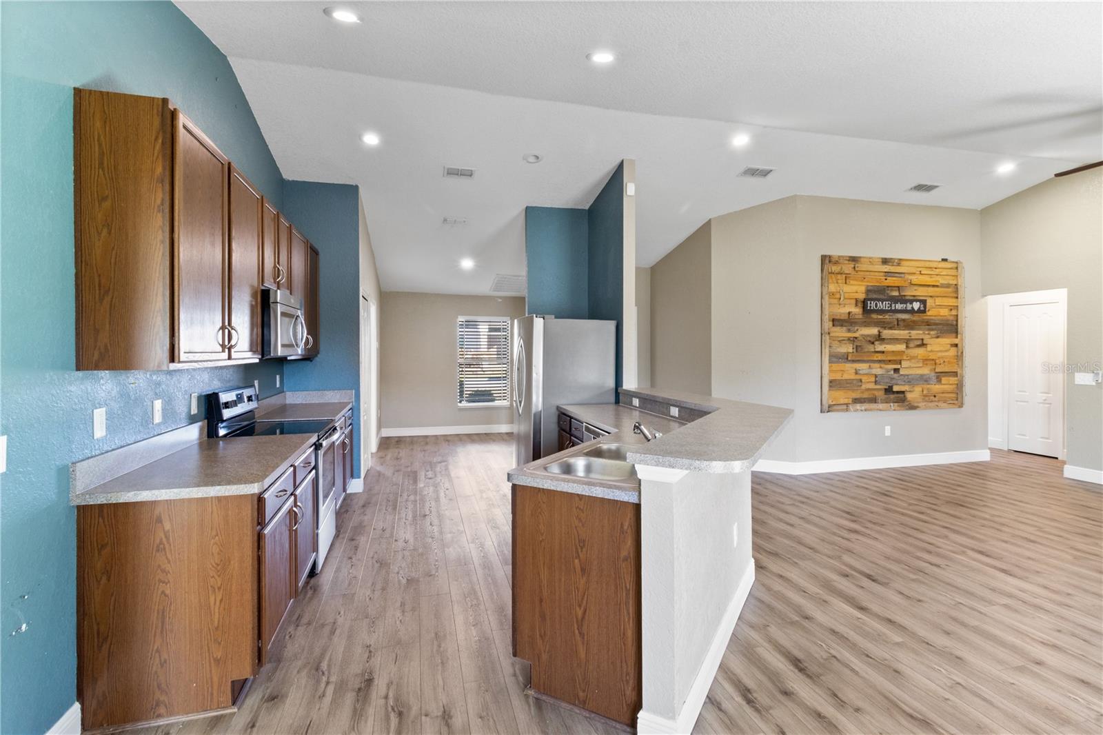 Image 17 of 43 For 4749 Magnolia Preserve Avenue