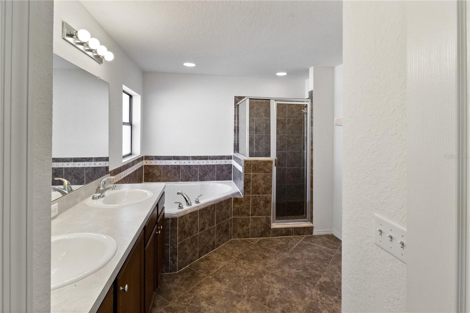 Image 37 of 43 For 4749 Magnolia Preserve Avenue