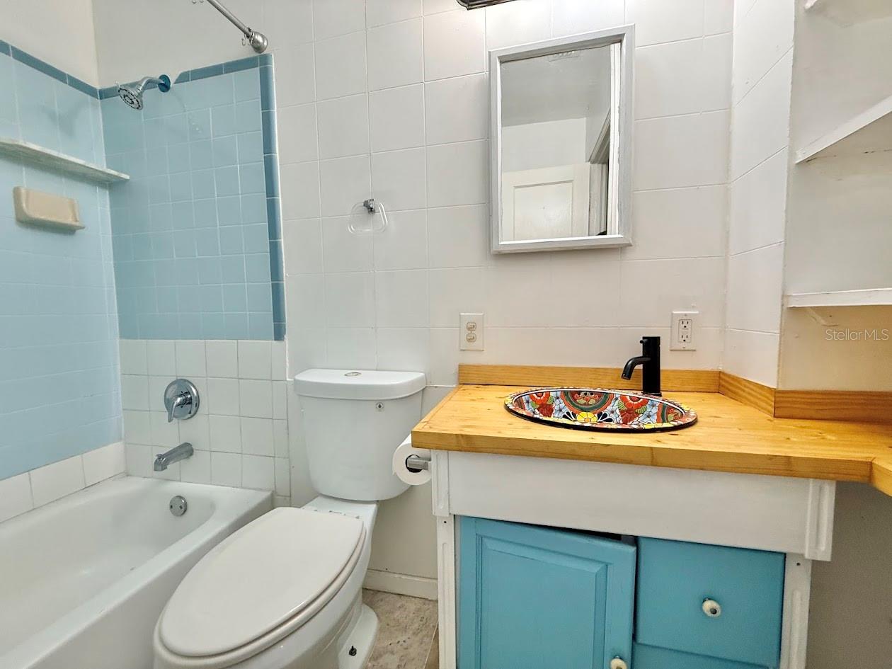 Image 13 of 17 For 115 Chesley Avenue