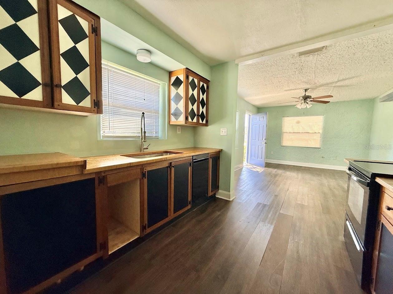 Image 4 of 17 For 115 Chesley Avenue