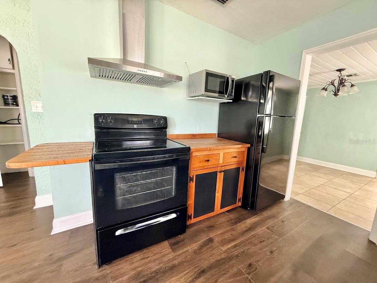 Image 5 of 17 For 115 Chesley Avenue