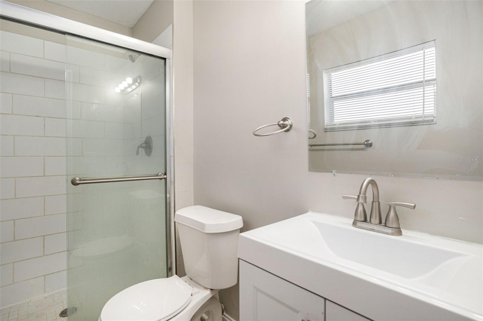 Listing photo id 12 for 1027 Pinegrove Drive