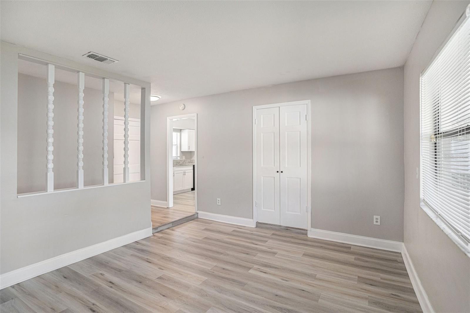 Listing photo id 1 for 1027 Pinegrove Drive