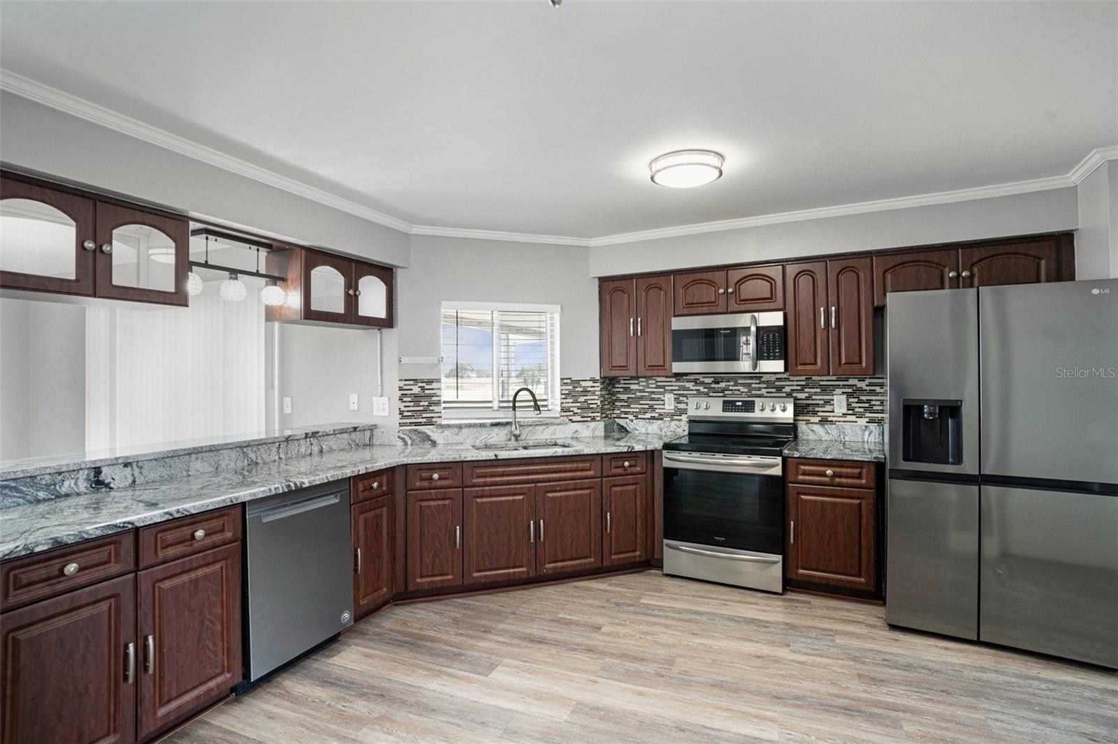 Image 11 of 25 For 1623 Storington Avenue