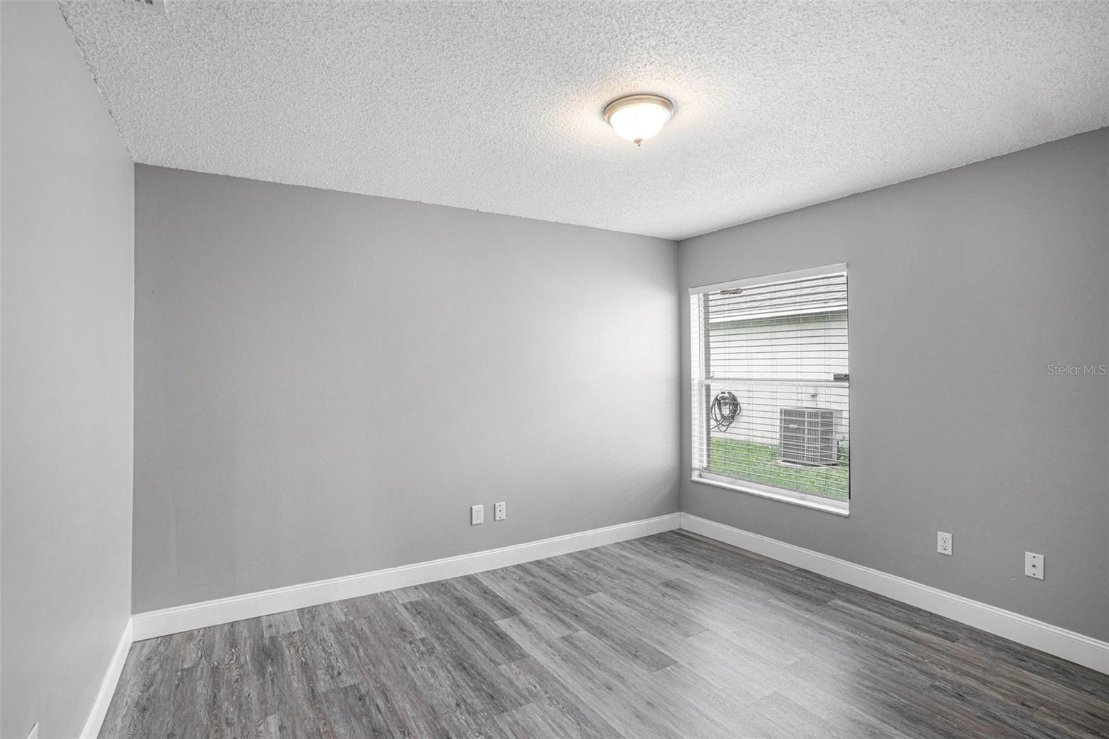 Image 12 of 25 For 1623 Storington Avenue