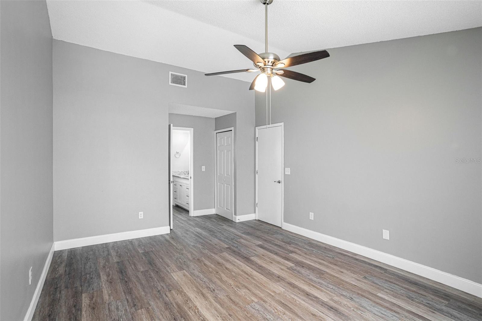 Image 16 of 25 For 1623 Storington Avenue