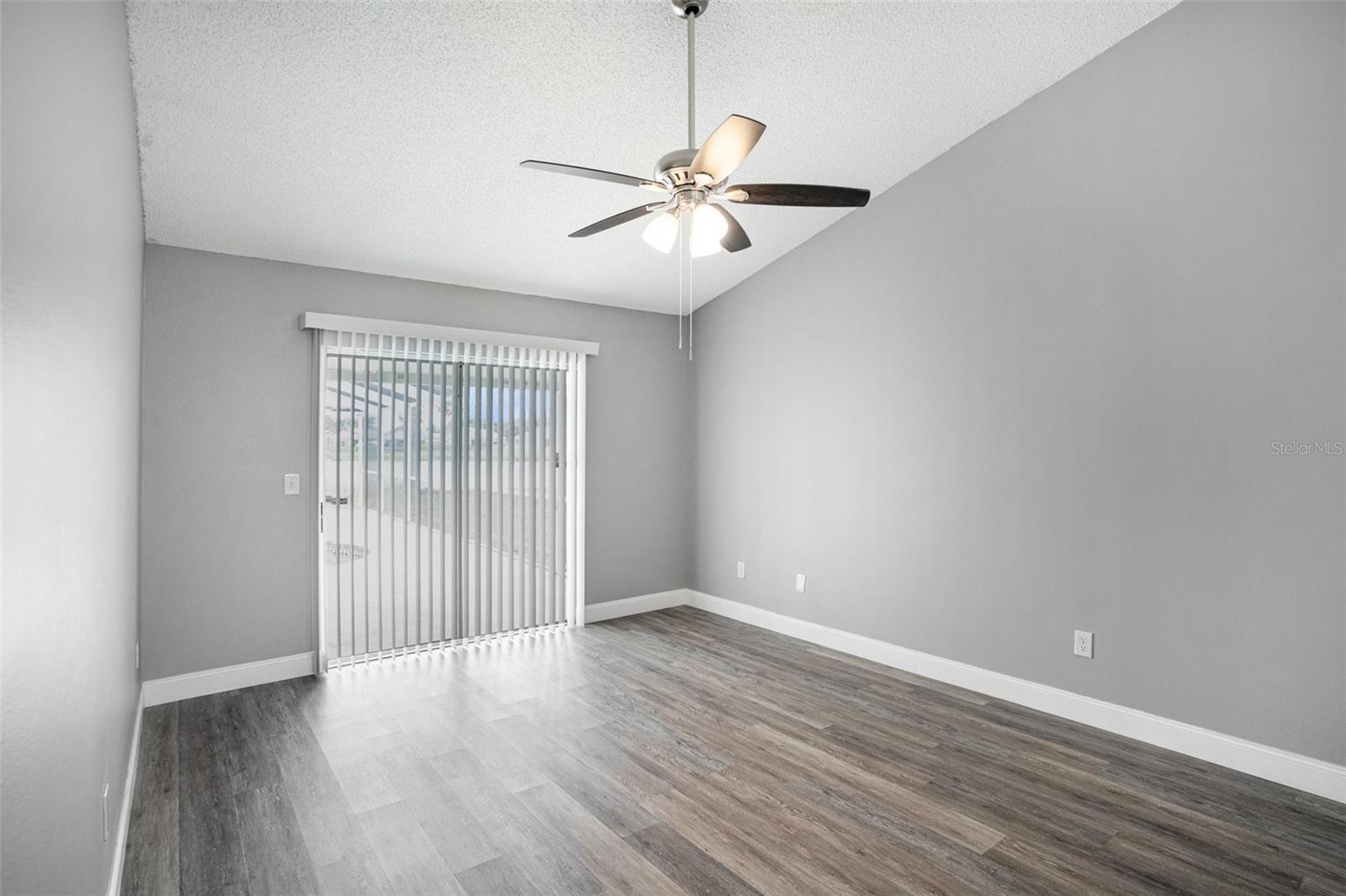 Image 17 of 25 For 1623 Storington Avenue