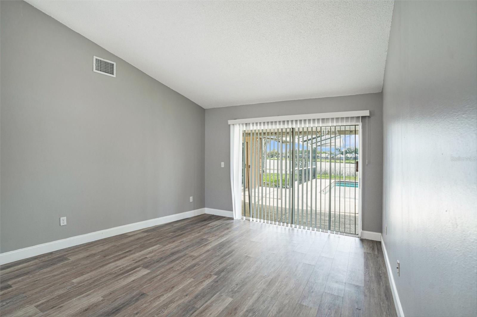 Image 8 of 25 For 1623 Storington Avenue