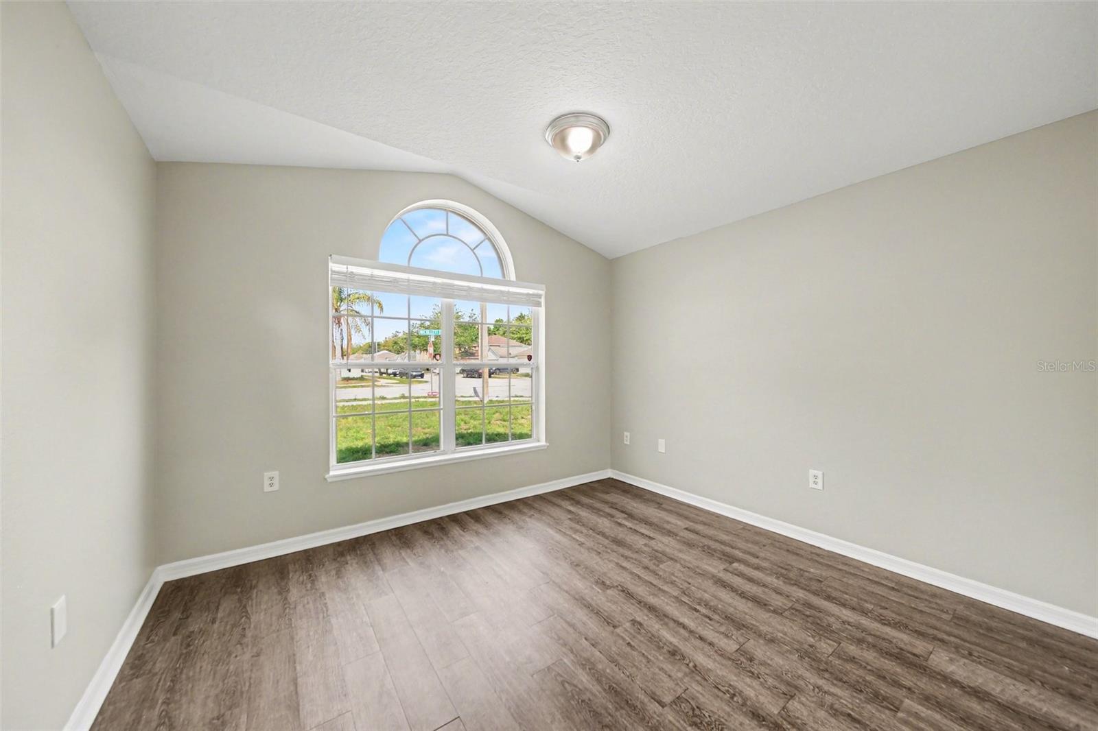 Image 15 of 26 For 2212 Nicollett Way