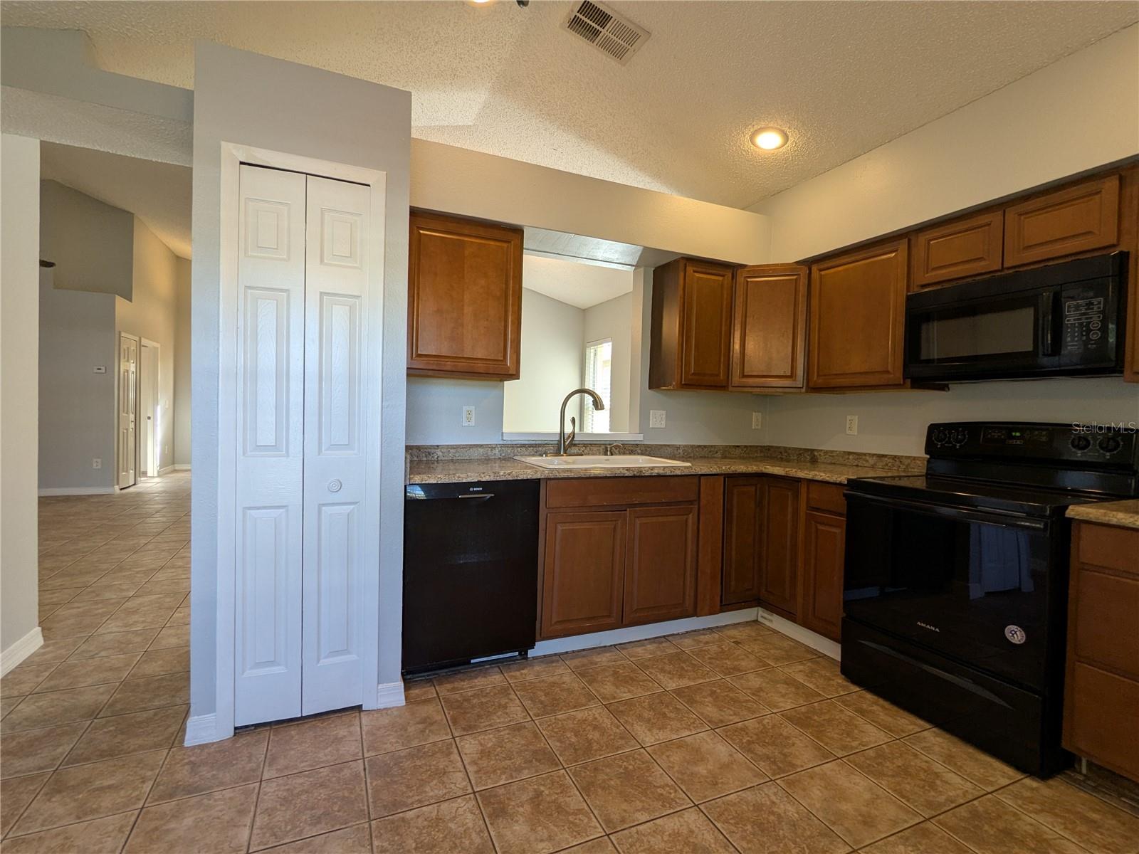 Image 13 of 43 For 1020 Stonechapel Court