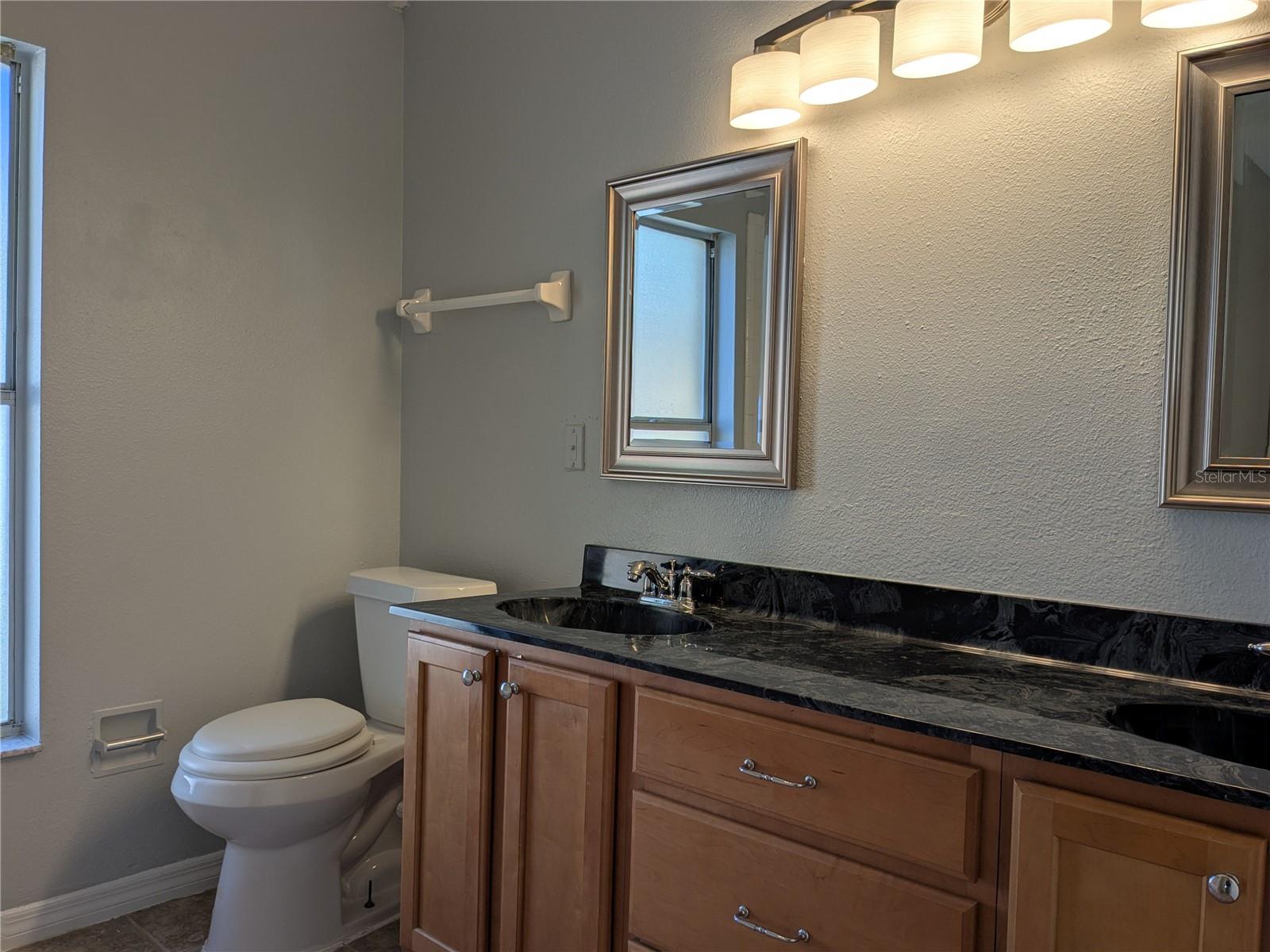 Image 34 of 43 For 1020 Stonechapel Court