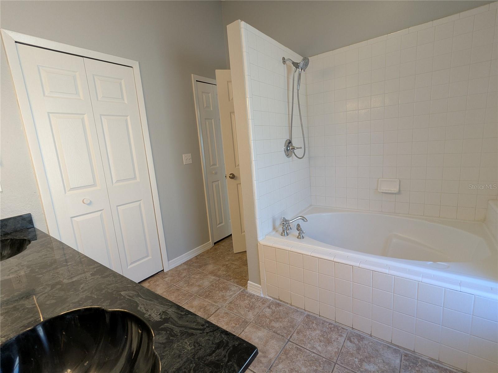 Image 35 of 43 For 1020 Stonechapel Court