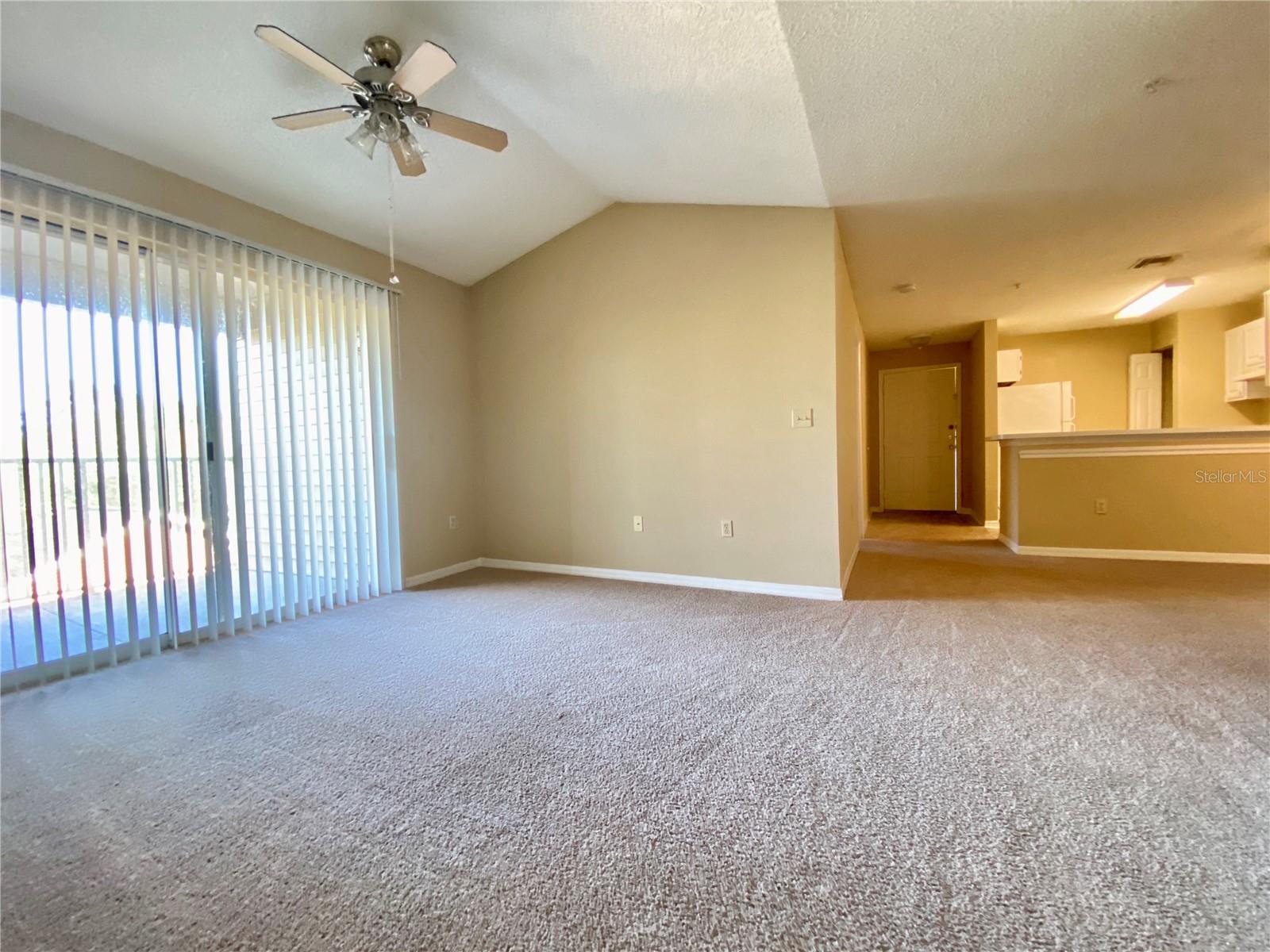 Image 13 of 29 For 1989 Summer Club Drive 305