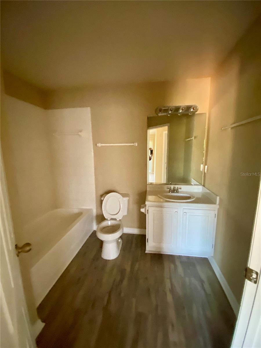 Image 15 of 29 For 1989 Summer Club Drive 305