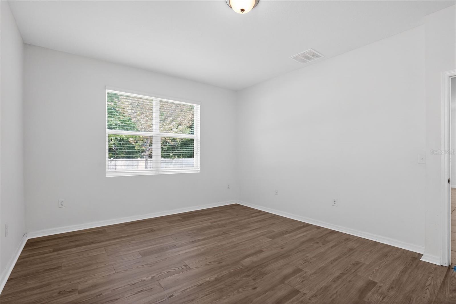 Image 10 of 38 For 11406 Warren Oaks Place