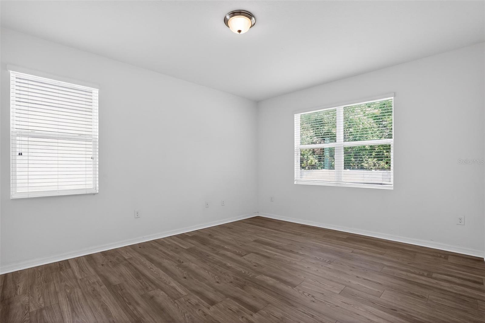 Image 11 of 38 For 11406 Warren Oaks Place