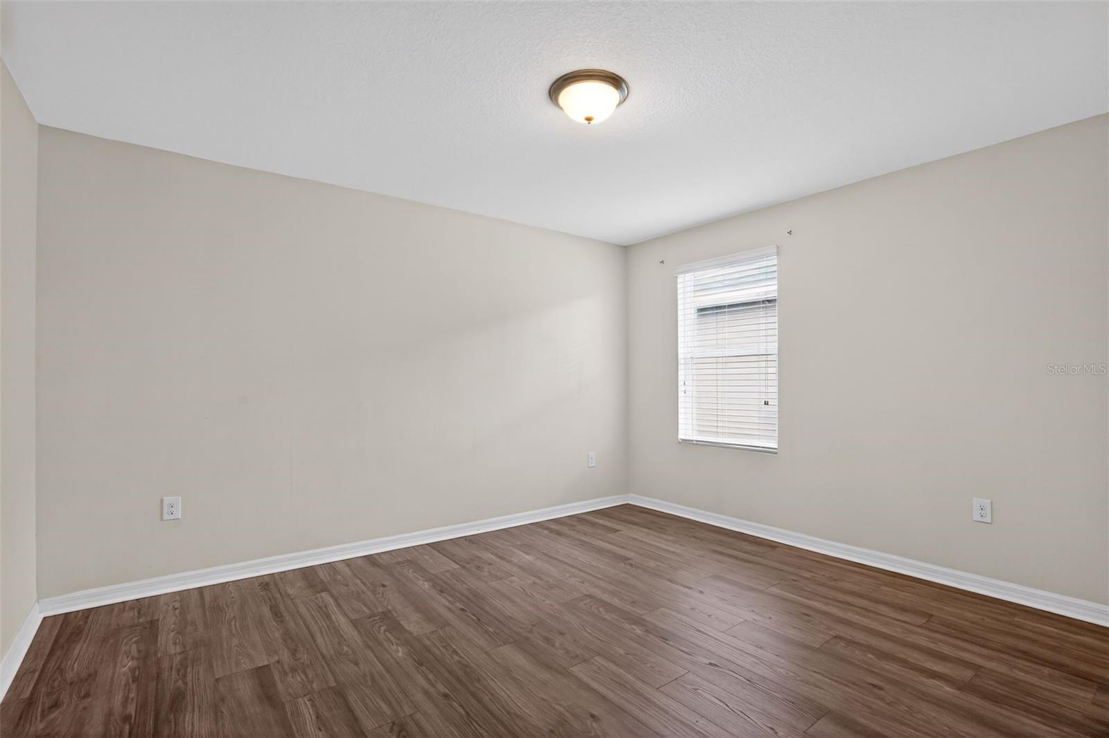 Image 12 of 38 For 11406 Warren Oaks Place