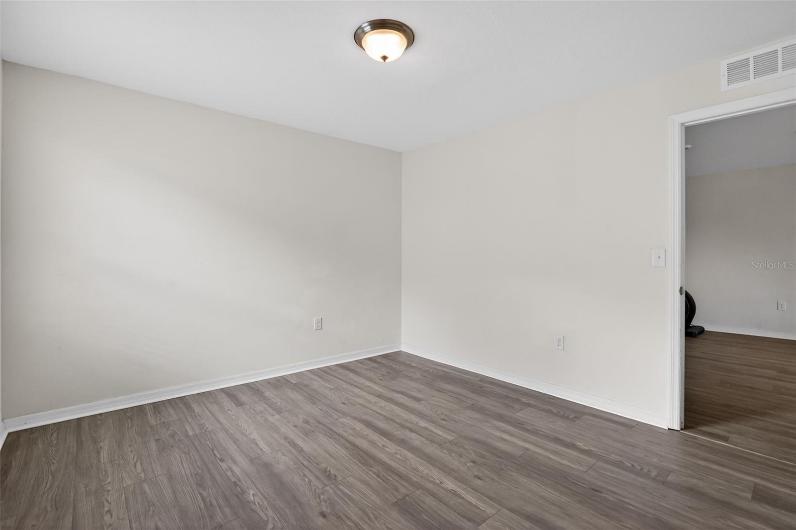 Image 13 of 38 For 11406 Warren Oaks Place