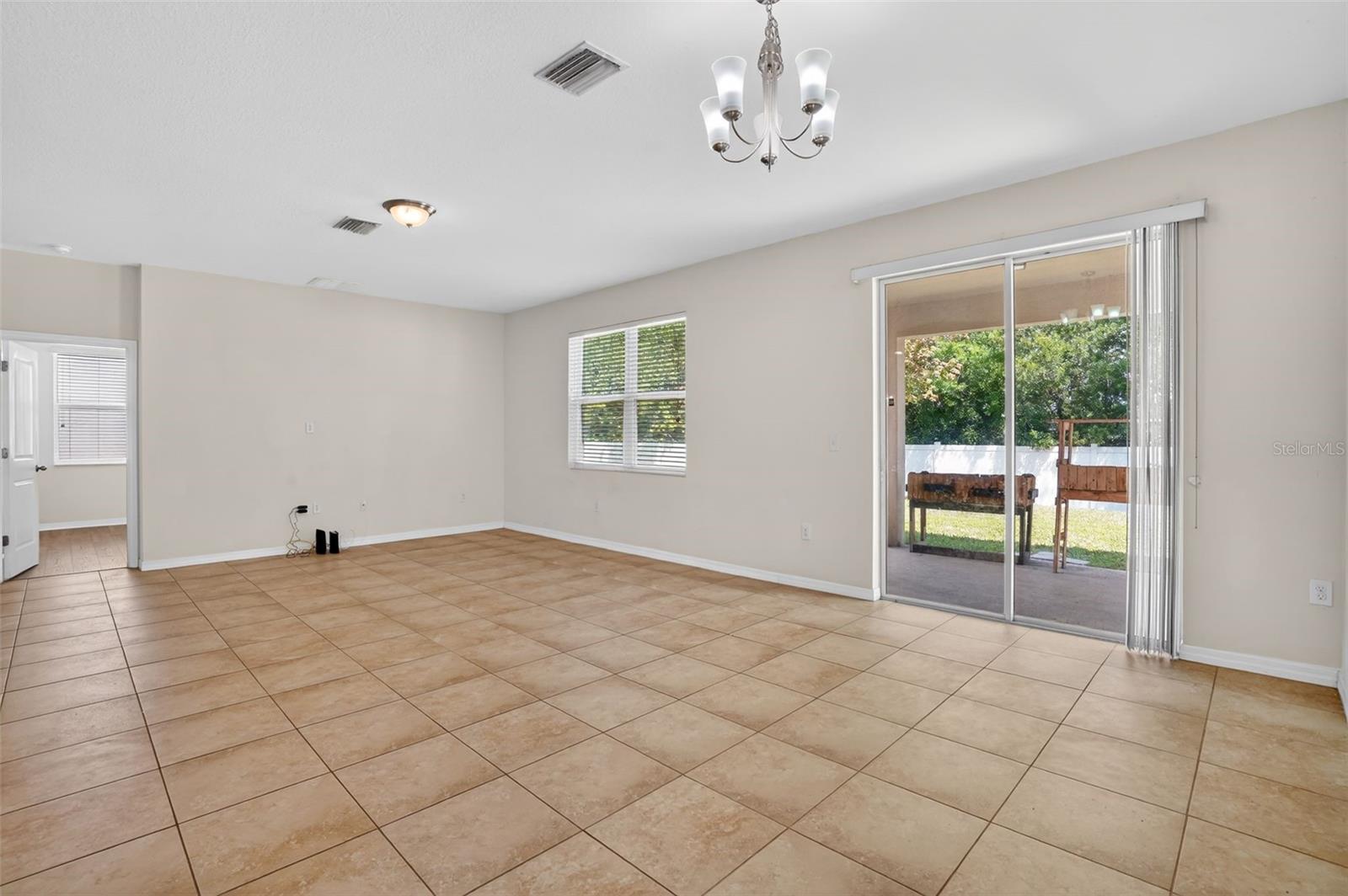 Image 16 of 38 For 11406 Warren Oaks Place