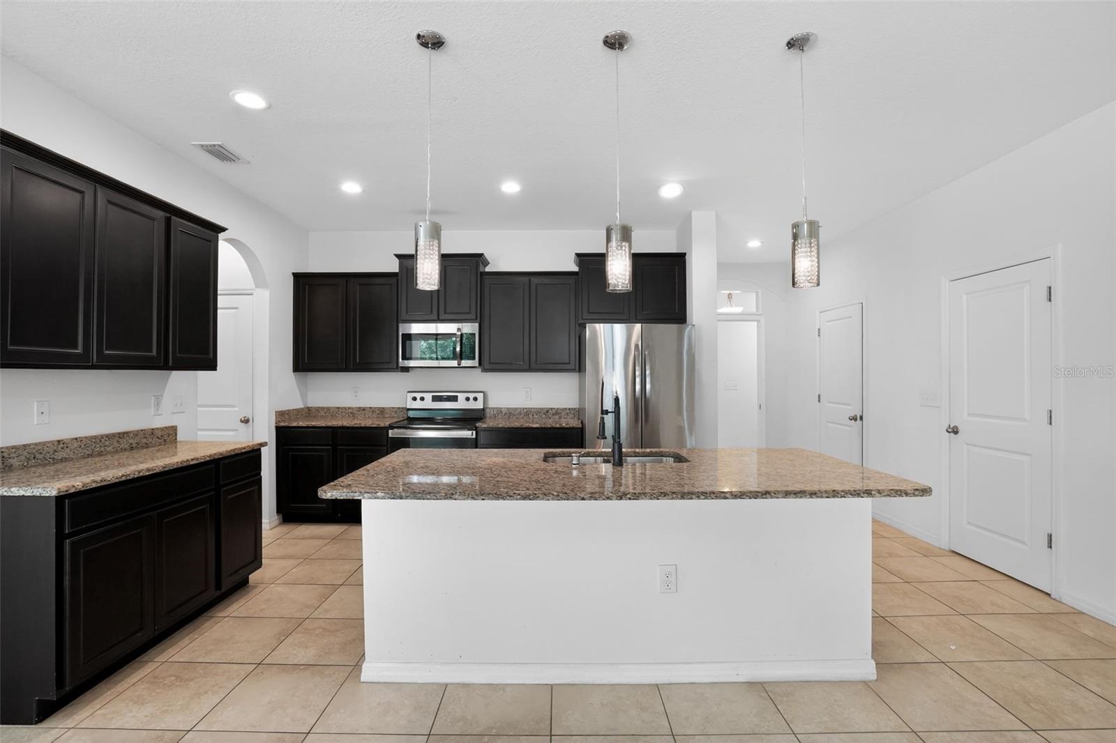 Image 18 of 38 For 11406 Warren Oaks Place