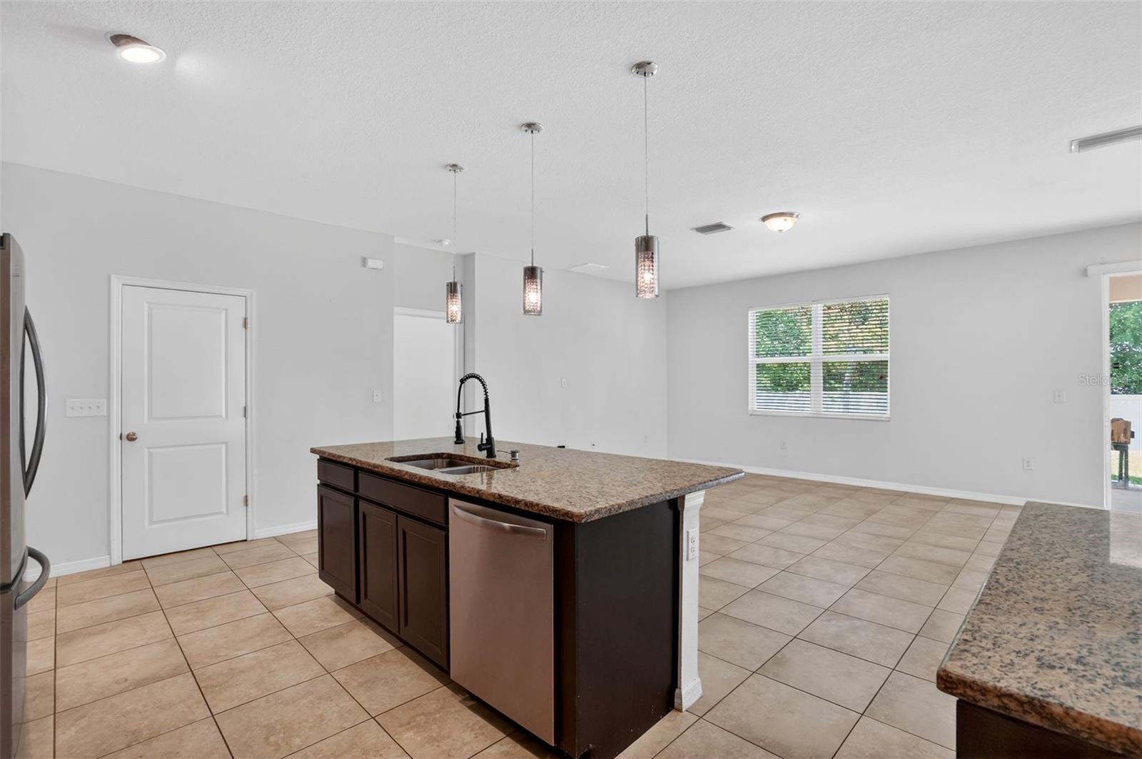 Image 19 of 38 For 11406 Warren Oaks Place