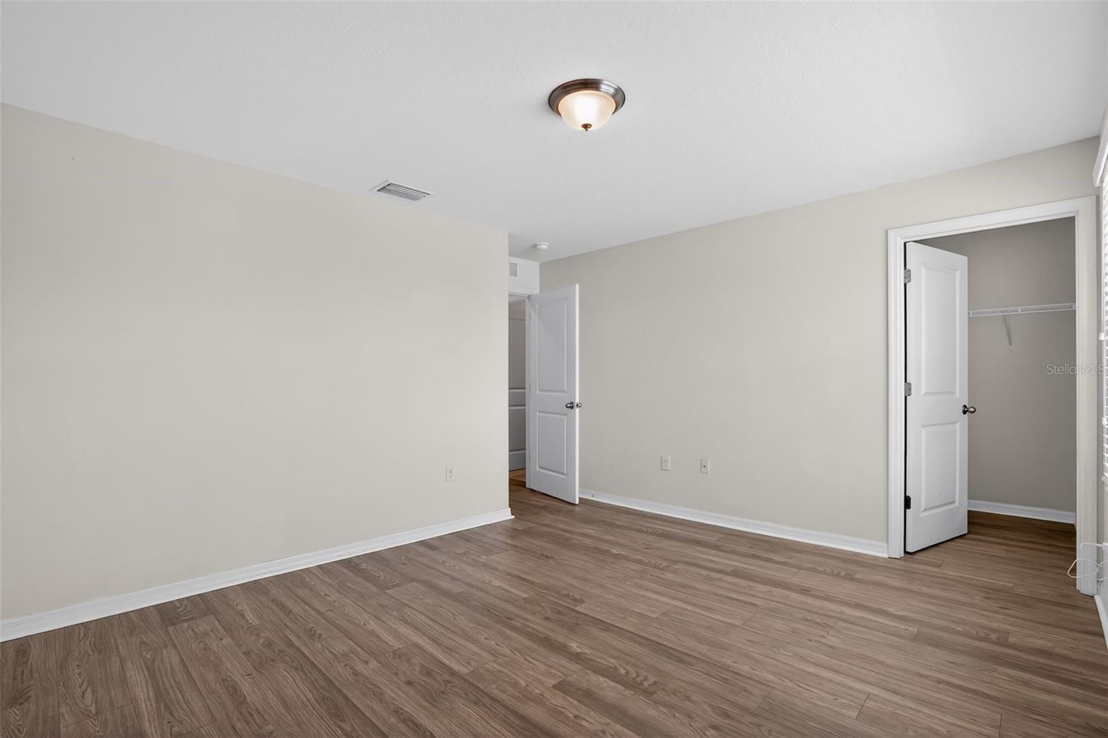 Image 23 of 38 For 11406 Warren Oaks Place