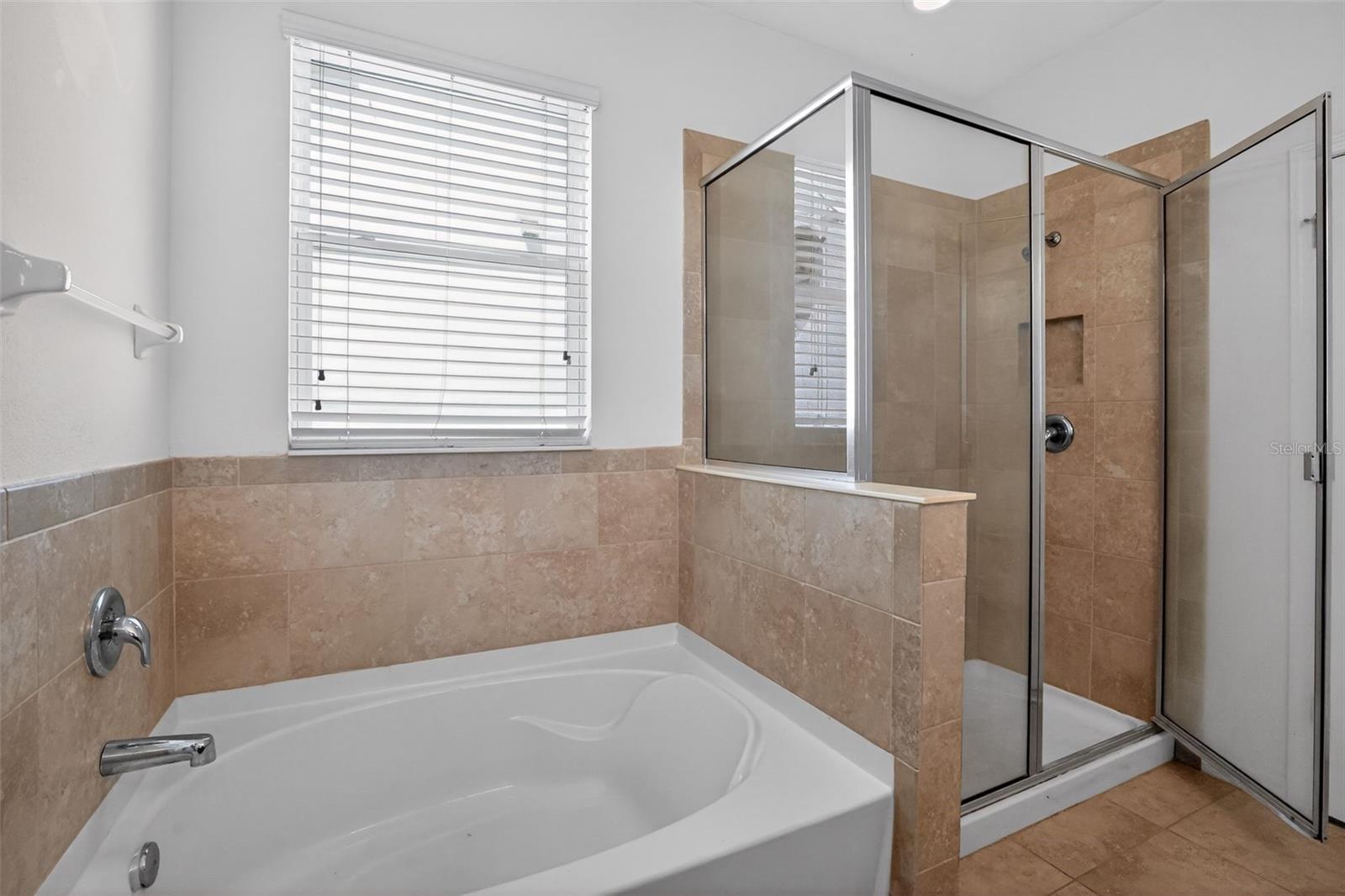 Image 26 of 38 For 11406 Warren Oaks Place