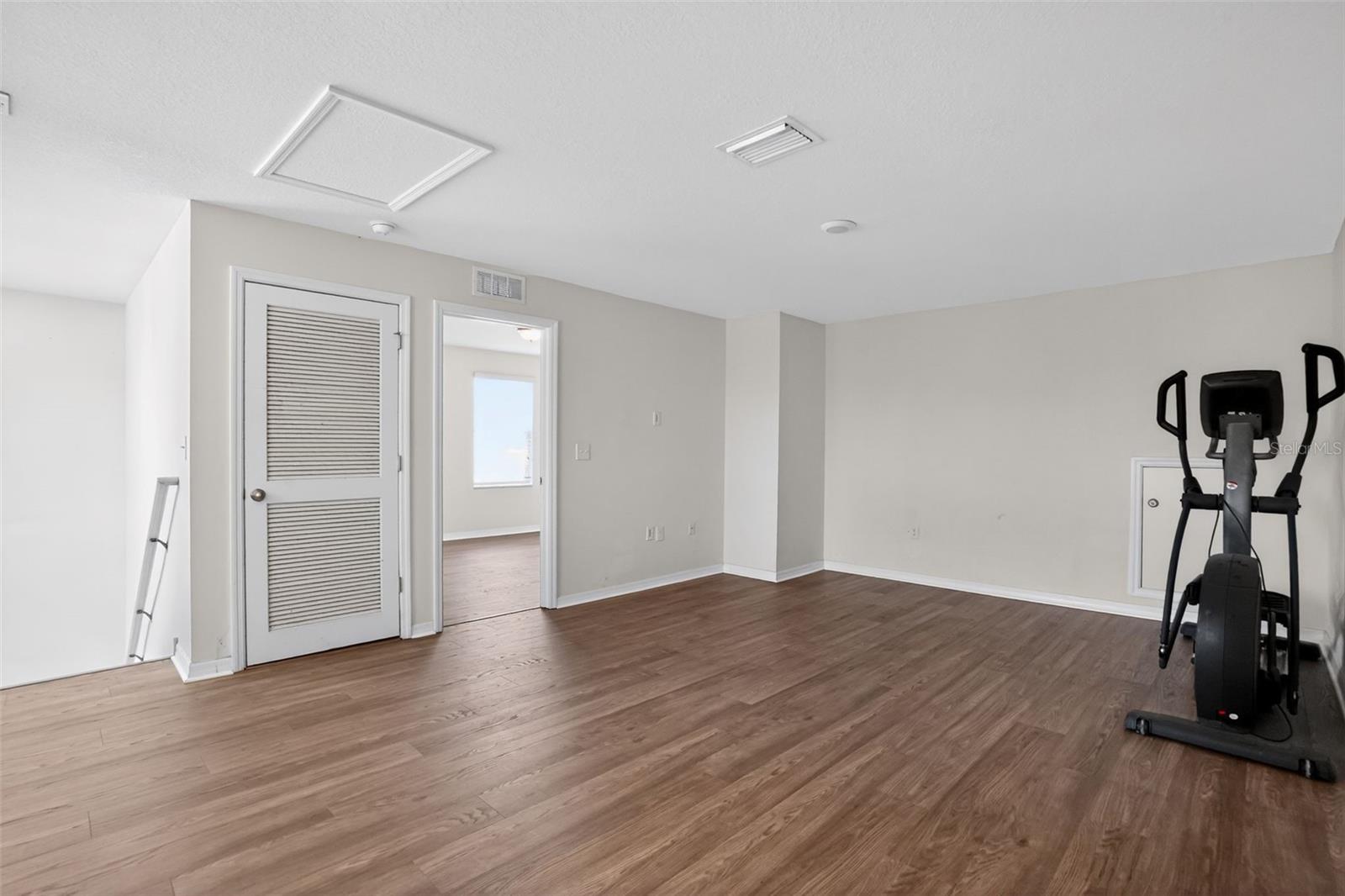 Image 30 of 38 For 11406 Warren Oaks Place